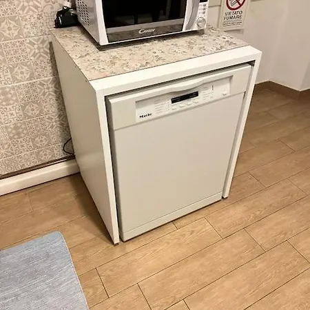 Apartment 100mq 5 Mins To Center + Free Park And View