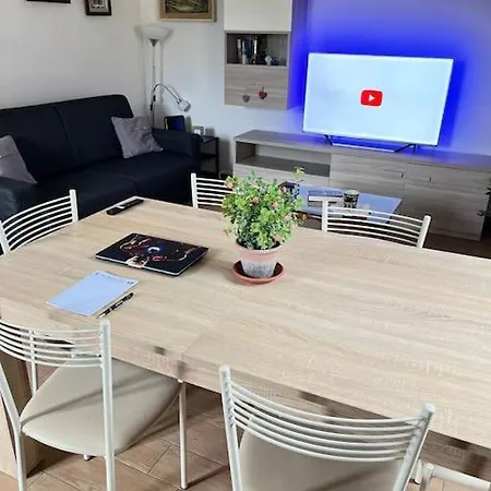 Apartment 100mq 5 Mins To Center + Free Park And View