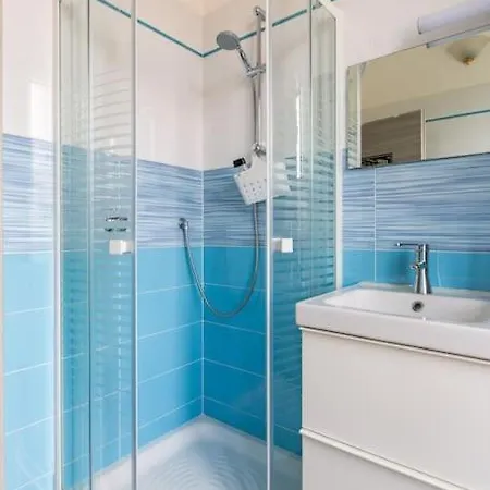 100mq 5 Mins To Center + Free Park And View Apartment *